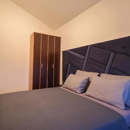 Eni Apartment *
