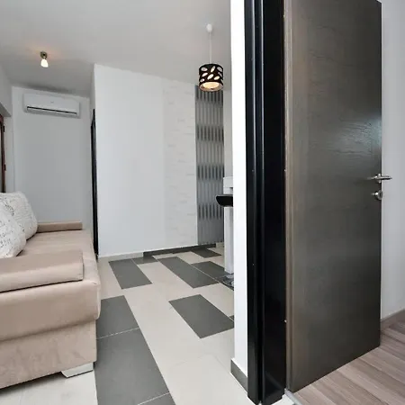 Apartment Eni *